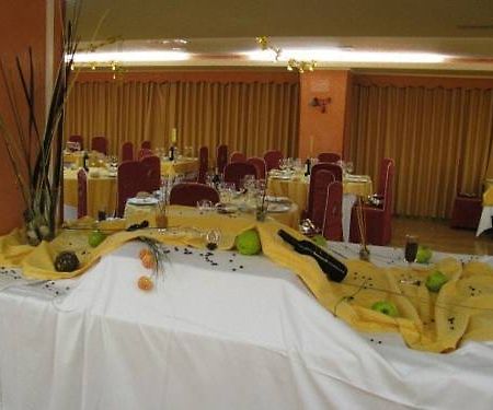Longoria Avenida Otel El Berron Dış mekan fotoğraf