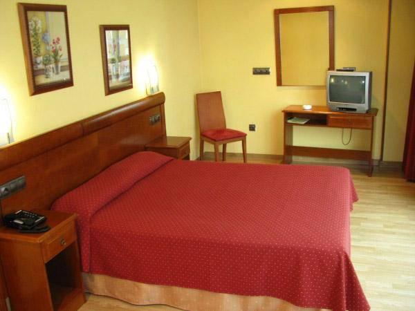 Longoria Avenida Otel El Berron Dış mekan fotoğraf