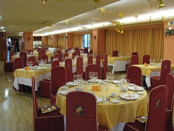 Longoria Avenida Otel El Berron Restoran fotoğraf
