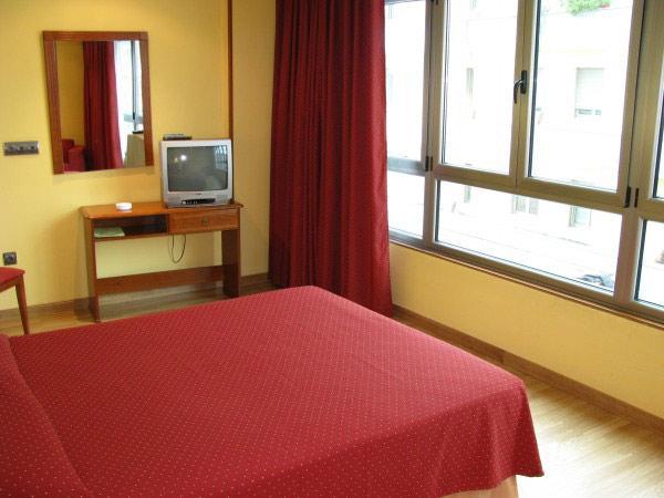 Longoria Avenida Otel El Berron Oda fotoğraf