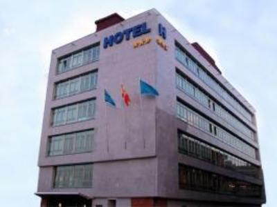 Longoria Avenida Otel El Berron Dış mekan fotoğraf